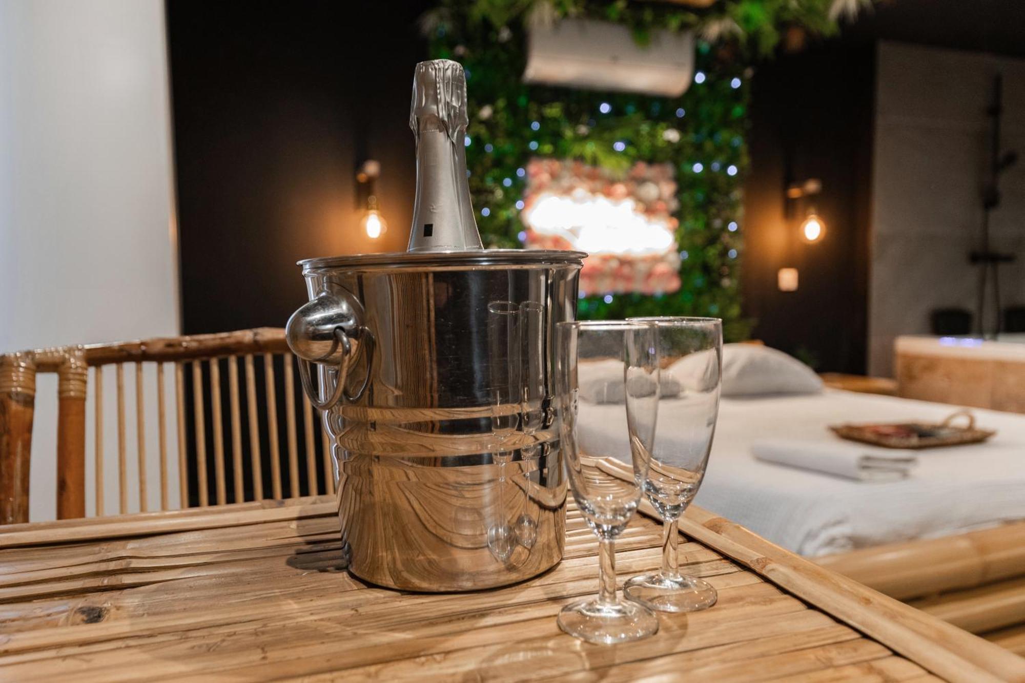 L'Experience Love Room Saint-Jean-Bonnefonds Екстериор снимка