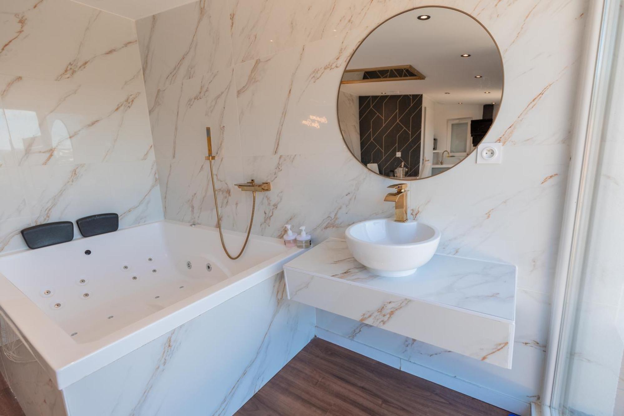 L'Experience Love Room Saint-Jean-Bonnefonds Екстериор снимка