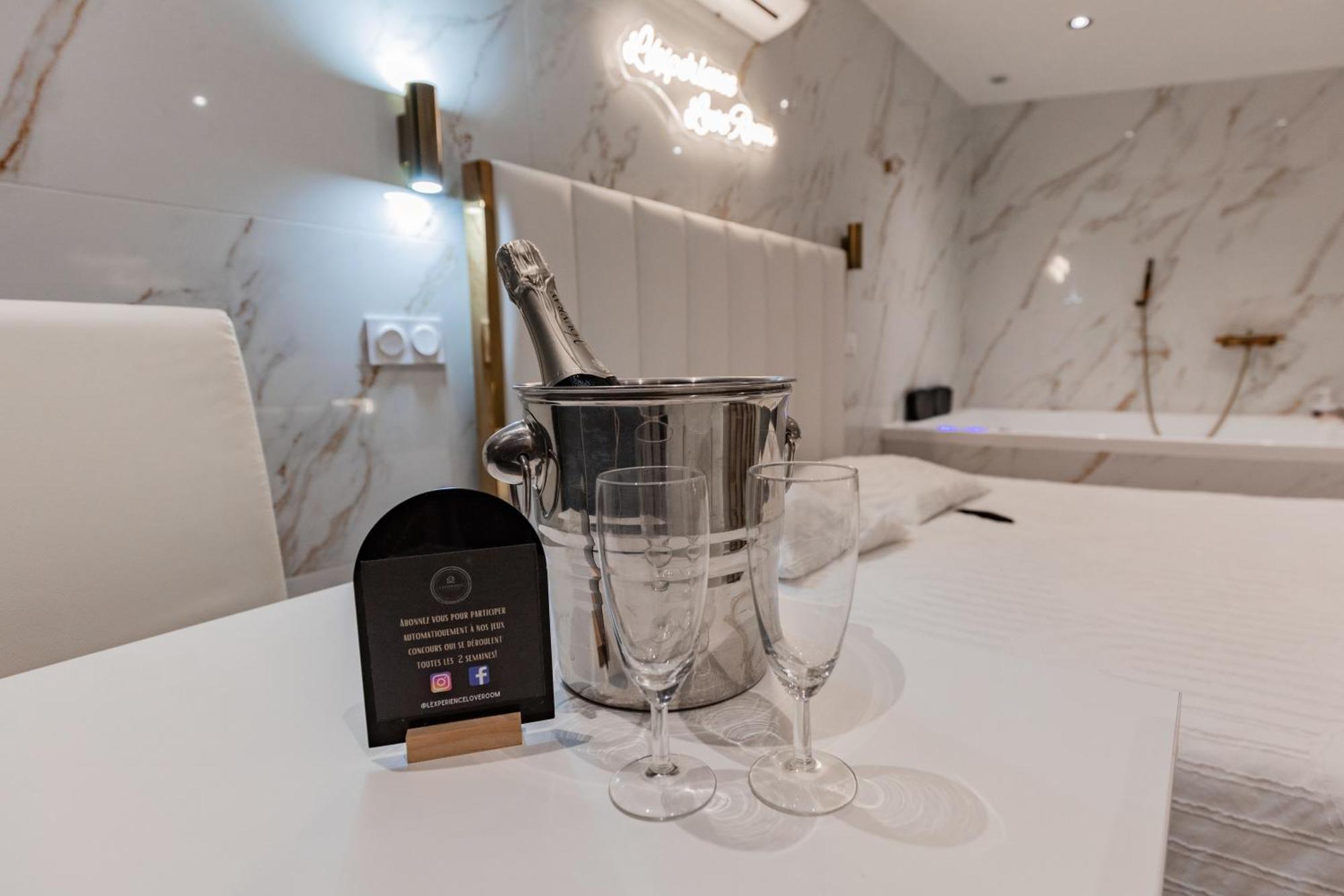 L'Experience Love Room Saint-Jean-Bonnefonds Екстериор снимка