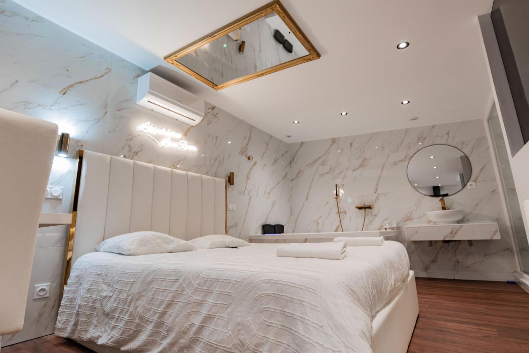 L'Experience Love Room Saint-Jean-Bonnefonds Екстериор снимка