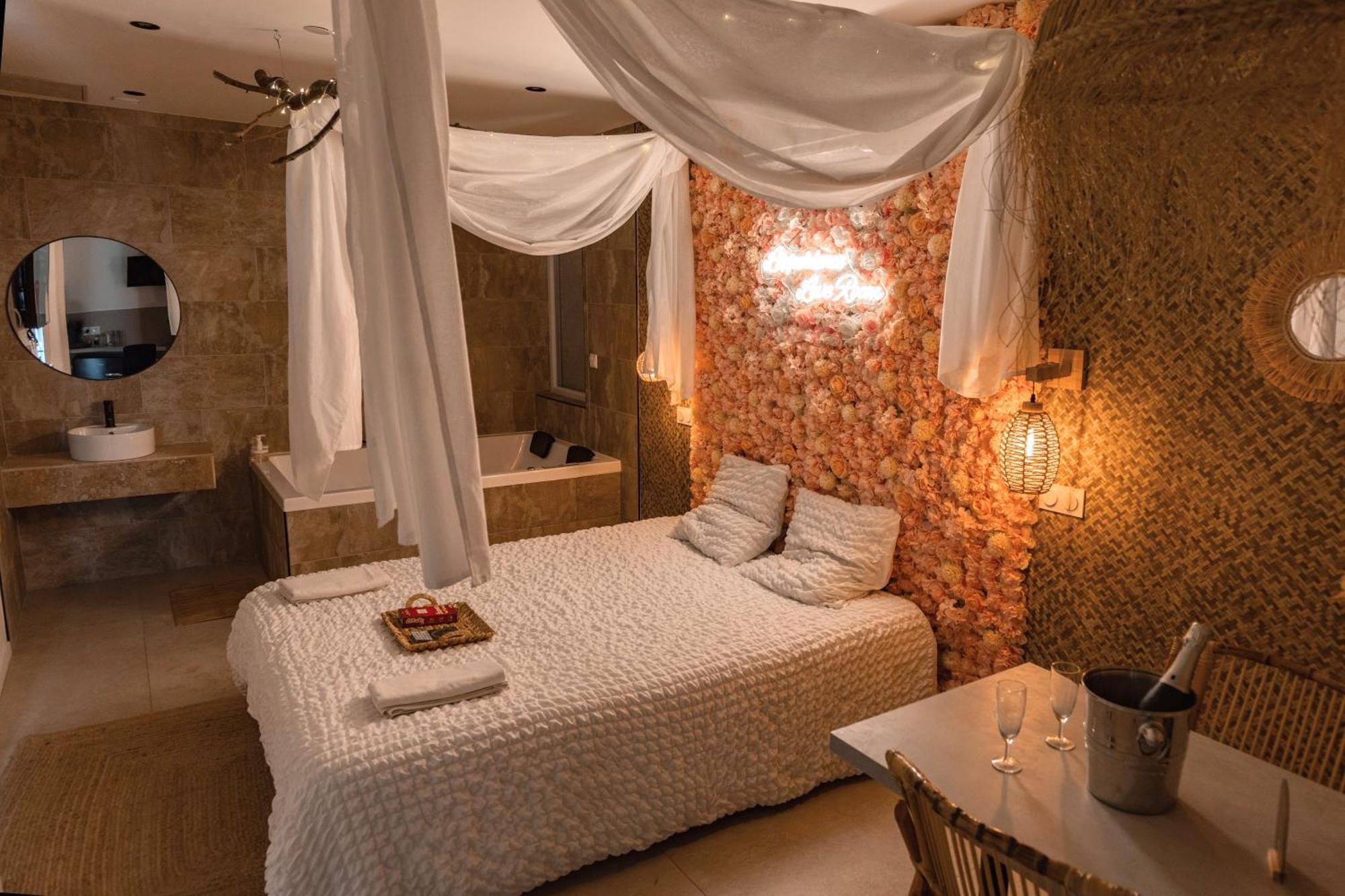 L'Experience Love Room Saint-Jean-Bonnefonds Екстериор снимка