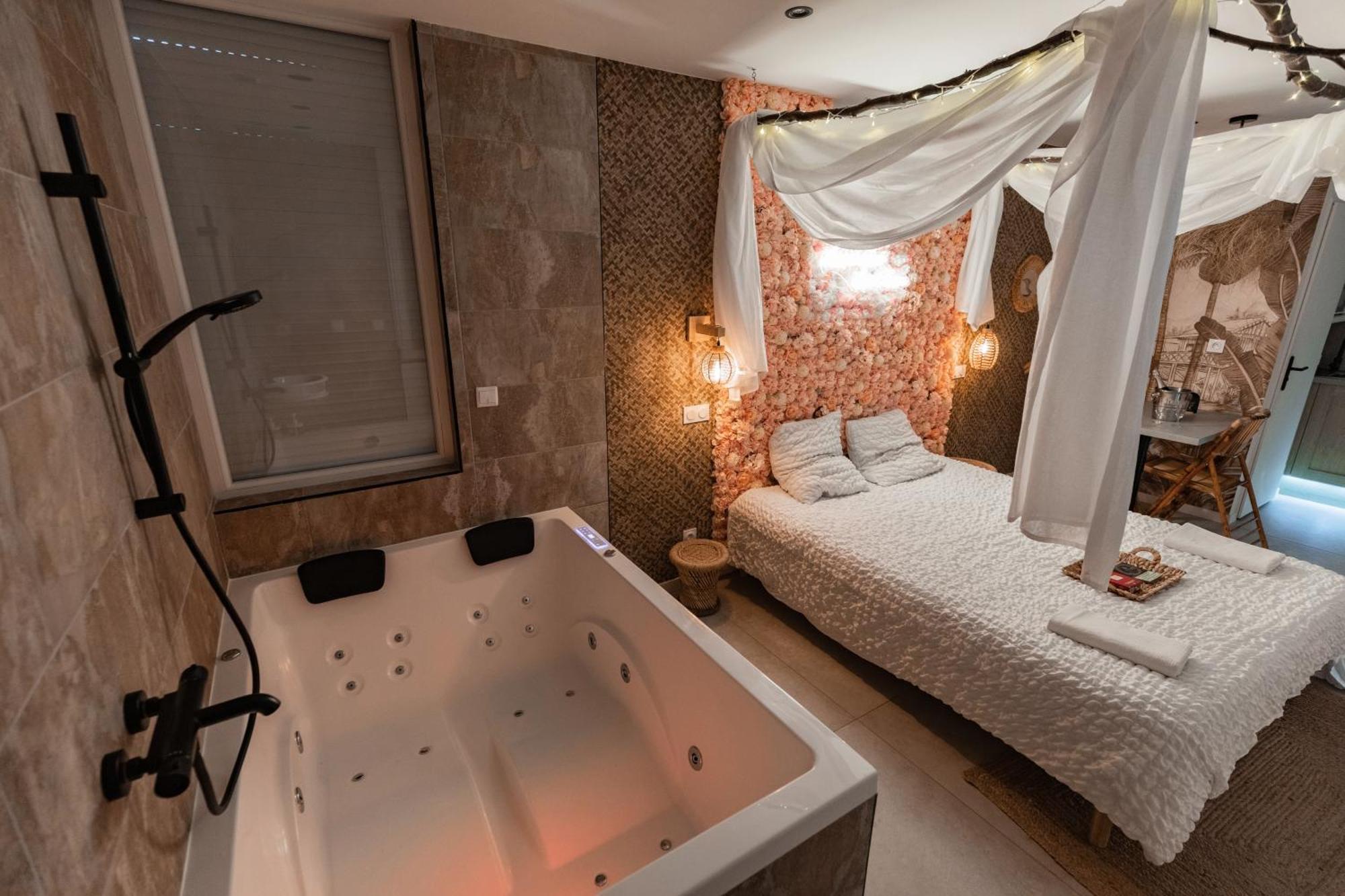 L'Experience Love Room Saint-Jean-Bonnefonds Екстериор снимка