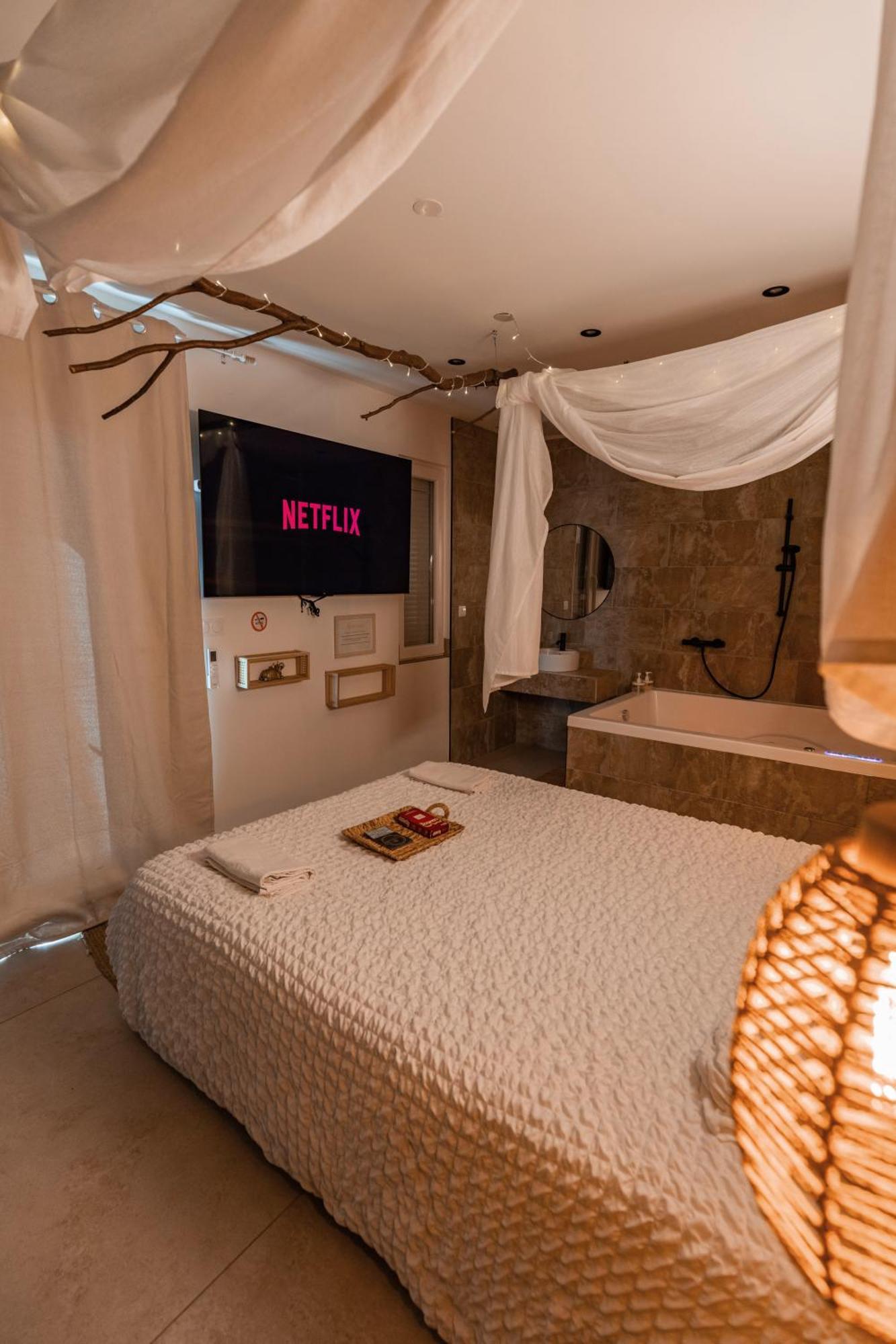 L'Experience Love Room Saint-Jean-Bonnefonds Екстериор снимка
