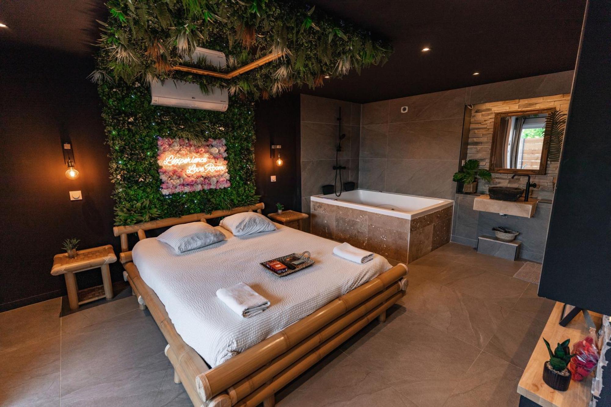L'Experience Love Room Saint-Jean-Bonnefonds Екстериор снимка