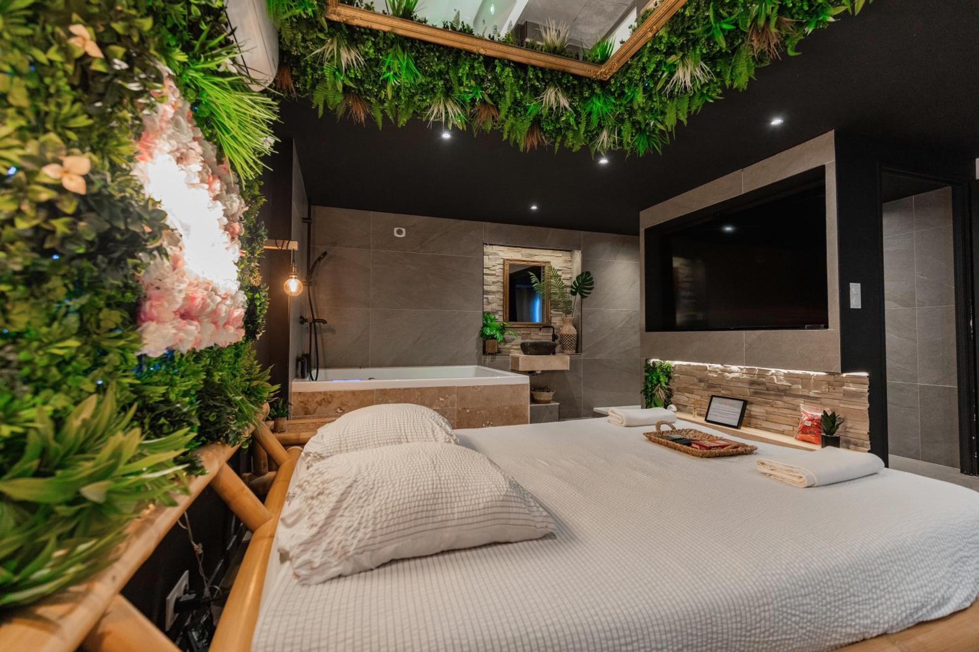 L'Experience Love Room Saint-Jean-Bonnefonds Екстериор снимка